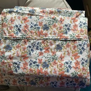 Brand new Threshold full sheet set